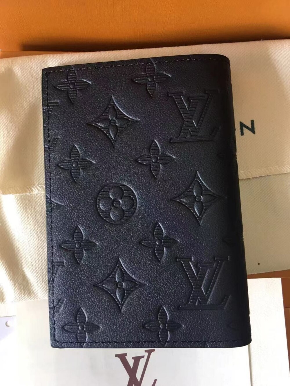Louis Vuitton Passport Cover - Picture 2 of 10